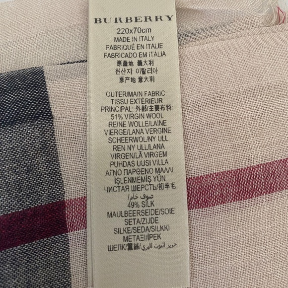 Burberry Scarf in Like New Condition - Picture 4 of 4